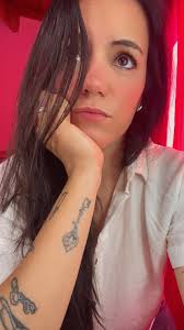 Me uno a esto: Instagram @loverabian Edad: 29 años Estatura: 1,59 Signo:  Virgo♍️ Profesión: Paramédico Pie: Talla 37 Tatuajes: 23 Piercings: