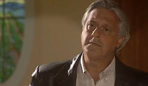 O Rei do Gado: Lia faz o pai surtar com novidade