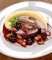 Rinderschmorbraten Rezept Geschmort In Kraftigem Rotwein Blick Rinderschmorbraten Rezept Rinderschmorbraten Schmorbraten Rezept