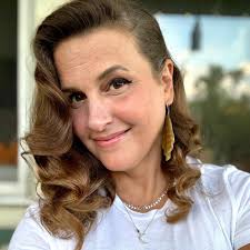 The Sheldon Shapiro Scholarship Foundation hosted a dinner to recognize the  amazing board members, people who helped behind the scenes, graduating  winners, and new scholarship winners! $80,000 in scholarships have been  awarded