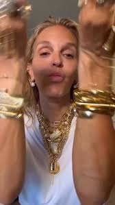 shop.with.caroline added a new photo.