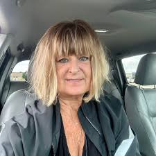 Murino glass cobalt blue flowers and vase all 4 pieces include 3 flowers  that surround the Murino vase.