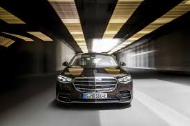 Desain eksterior elegan, interior setara kabin. Why The Mercedes Benz S Class Endures And Shines
