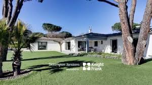 Maison Contemporaine Avec Piscine A Vendre A Grimaud Janssens Immobilier Provence Immobilier Maison Contemporaine Maison