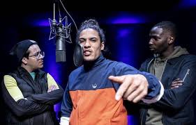 J'fais mon job à plein temps. Valide La Premiere Serie Francaise Sur Le Rap A L Epreuve Des Cliches Rap Saison 2 Rap Francais