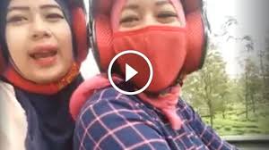 Bikin melongo 5 fakta tidak lazim tentang sekolah siswi di jepang. Video Detik Detik Mengerikan Saat Dua Gadis Cantik Selfie Sambil Naik Motor Surya