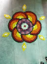 Majorly flower petals, leaves & colors are used to make them. Pookkalam Athapookalam Designs Simple Pookalam Design Rangoli Designs Rangoli Designs Diwali