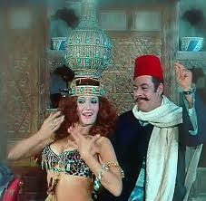 ولدت في الإسكندرية، عملت كراقصة في الصالات ثم مزجت بين الرقص والتمثيل وقامت ببطولة العديد من الأفلام. ÙŠØ§ Ø®ÙˆØ§ØªÙŠ Ø¹Ù„ÙŠÙ‡Ø§ ÙŠØ§ Ù„Ø·Ø§ÙØªÙ‡Ø§ ÙÙŠ Ù†Ø¬ÙˆÙ‰ ÙØ¤Ø§Ø¯ Nagwa Fouad Facebook