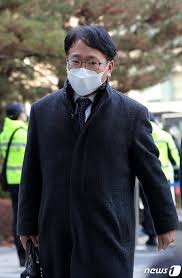 '윤석열 징계' 집행정지 심문 2시간 만에 종료…모레 2차 심문 앵커 오늘 오후 서울행정법원에서 윤석열 검찰총장 정직 2개월 징. Wv9bjphjoak6sm