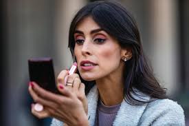 Expert Tools & Tricks for Longer Lasting Lipstick