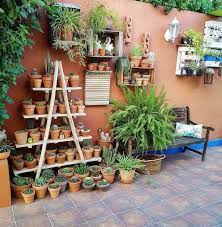 Dengan memiliki taman kecil di rumah, dapat membuat anda merasa lebih rileks dan nyaman. 10 Inspirasi Taman Kecil Depan Rumah Untuk Lahan Terbatas Rumah123 Com