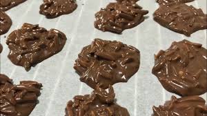 Kalau jumpa biskut florentine ok jom belajar buat biskut florentine (crunchy caramel almond cookies) yang sangat sedap ni. Resepi Badam Coklat Yang Crunchy Dan Mudah 2 Bahan Crunchy Chocolate Almond Youtube