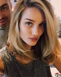 New Year New Hair Rosie Huntington Whiteley Debuts New Bob Rosie Huntington Whiteley Hair Hair Styles Hair Photo