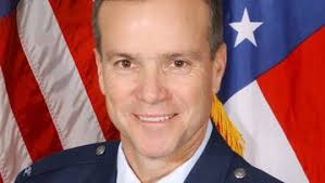 165th Airlift Wing changes command