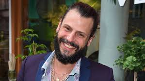 Das gab er schon vor einigen tagen bekannt. Manuel Cortez Saina Bayatpour Erstes Parchen Foto Sorgt Fur Aufsehen Intouch