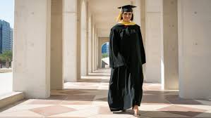 Follow these tips to stride out with confidence and style at your convocation ceremony! Ù…Ø¨ÙƒØ± Ù„ÙŠØ³ Ø§Ù„Ù…Ù„Ø­Ù‚ Graduation Gown Uae Psidiagnosticins Com