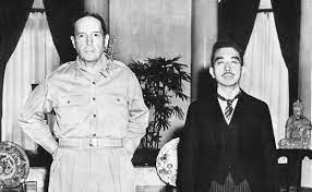 Por qué no juzgaron al emperador Hirohito?