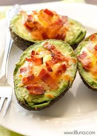 Avocado Egg Boat So Einfach Ist Das Avocado Ei Gericht Avocado Avocadoei Boat Das Egg Einfach Gericht Ist Food Avocado Recipes Recipes