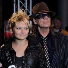 Jan delay's lisping, nasal voice is one of his most important characteristics. Geliebtes Denkmal Panorama