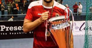 عاقبت محكمة مدينة نصر، اليوم الثلاثاء، لاعب النادي الأهلي شادي رضوان غيابيًا بالحبس سنة وكفالة 1000 جنيه بتهمة قتل سيدة بالخطأ. Ø®Ø§Øµ Ù†Ø¬Ù… ÙƒØ±Ø© Ø§Ù„ÙŠØ¯ Ù„Ø¬ÙˆÙ„ Ø¨Ø§Ù„Ø¹Ø±Ø¨ÙŠ Ø¹Ù„Ø§Ù‚ØªÙŠ Ø¨Ø§Ù„Ù†Ø§Ø¯ÙŠ Ø§Ù„Ø£Ù‡Ù„ÙŠ Ø£ÙƒØ¨Ø± Ù…Ù† Ø£Ù†ÙŠ Ø£ÙØ§Ø¶Ù„ Ø¨ÙŠÙ†Ù‡ ÙˆØ¨ÙŠÙ† Ø£ÙŠ ÙØ±ÙŠÙ‚ Ø£Ø®Ø± ÙƒÙ„Ù…ØªÙŠÙ† Ø³Ø¨ÙˆØ±ØªØ³