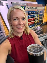 Hello Monday ☕️ A nice start to the day as the onshore breeze is with us.  That breeze dies down during the day and the heat is on. Highs in the  102-108