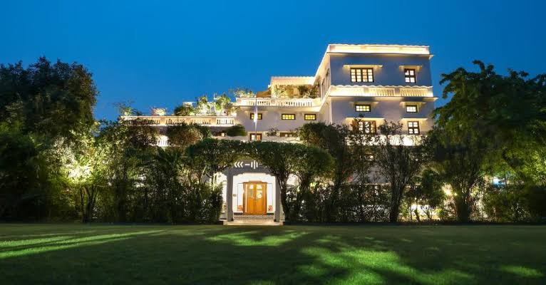 Historic Saraca Estate in Mall Avenue, AI generated