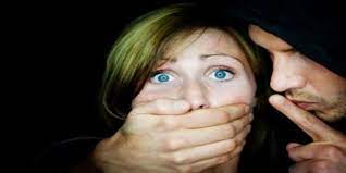 ضبطت قوات الامن الاخاصة بمحافظة أبين ، اليوم الخميس شخص بعد ساعات من خطفه فتاة. Ø´Ø§Ù‡Ø¯ Ù„Ø­Ø¸Ø© Ø§Ø®ØªØ·Ø§Ù ÙØªØ§Ø© Ù…Ù† Ø£Ù…Ø§Ù… Ù…Ù†Ø²Ù„Ù‡Ø§ Ø¬Ø±ÙŠØ¯Ø© Ø§Ù„Ù…Ø§Ù„