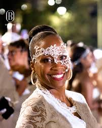 Let the countdown begin! ⏳️✨⁠ ⁠ Le Dîner en Blanc