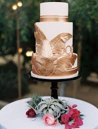 17 Tropical Wedding Cakes Perfect For Summer Weddings Tropical Wedding Cake Green Wedding Cake Gold Wedding Cake