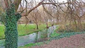 Aquí cada año acuden millones de personas procedentes de todo el mundo tras recorrer el aeropuerto de santiago de compostela se encuentra a 16 km de la capital, en los municipios de santiago de compostela, boqueijón y el pino. Que Hacer Con Lluvia En Santiago De Compostela I Carlos De Ory