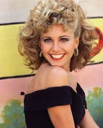 Olivia Newton-John est décédée aujourd'hui à l'âge de 73 ans. 💔 Devenue  une star pour son rôle de Sandy dans le film culte Grease, elle se battait  depuis 30 ans contre un