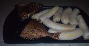Katika kipindi hiki cha ramadhani tunawajali na kuwathamin wateja wetu, piga namba yetu 0763026614,. Ndizi Na Samaki Boiled Green Banana And Fried Fishes Mapishi Classic