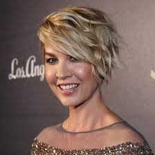 Die haare sind immer noch lang genug, um stilvoll und feminin zu wirken, aber auch nicht zu lang, um viel pflege und styling zu brauchen. Die Besten Haarschnitte Fur Frauen Ab 40 15 Verschiedene Wunderschone Kurzhaarfrisuren Zur Inspiration