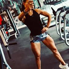 Is a brand new mexican drama series that just premiered on netflix and it likely will become a big hit for the. De Regreso A Los Concursos De Belleza Vanessa Guzman No Perdera El Tiempo En La Cuarentena Famosos Univision