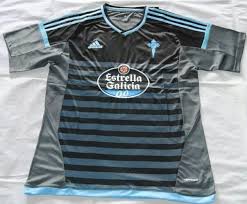 El celta fue uno de los clubes que firmó a favor del acuerdo de la liga con cvc, el fondo de inversión que inyectará 2.700 millones de euros a los clubes, a cambio de una compensación futura, que hoy explicó con más detalle el presidente carlos mouriño, negando que tenga un coste de cara al futuro para ningún club: Celta Vigo Dritte Fussball Trikots 2016 2017 Sponsored By Estrella Galicia