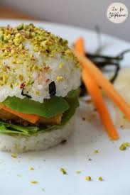 Sushi Burger Garni D Un Tempura De Tofu Jeunes Pousses De Blettes Peche Avocat Et Carotte Recette Vegan Et Sans Gluten Recette Alimentation Tempura