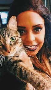 Hiii! I'm Ellie, 21 y/o and currently takin a break from schooling to be an  in-home caregiver for old people + to care for my nana as well I am very  clean,