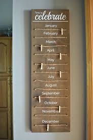 We began making decorative family and home decor signs in 2004. Holzerne Zeichen Der Familienfeier Familien Geburtstags Holzerne Zeichen Klassenzimmer Geburtstags Verf Family Wood Signs Family Birthdays Classroom Birthday