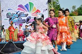 Baju batik anak perempuan modern. Batik Beltim Fashion Show Kategori Anak