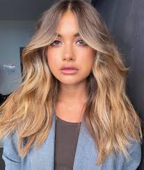 25 Slimming Hairstyles For Round Faces 2021 Ultimate Hair Guide Haircuts For Wavy Hair Hair Styles Long Hair Styles
