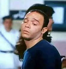 قاعدة اتفرج على برنامج فاشون شكلي وانا بقيم لبس البنات*