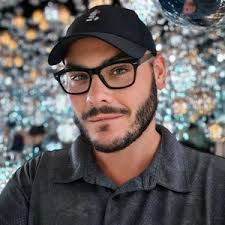 Tim Finnerty (@eatfellowhumans)