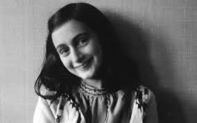 ആന്‍ ഫ്രാങ്കിനെ ഒറ്റിക്കൊടുത്തെന്ന് ആരോപിക്കുന്ന 'കോള്‍ഡ് കേസ്  ഇന്‍വെസ്റ്റിഗേഷന്‍' പിന്‍വലിച്ചു, Book