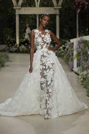 Der richtige schnitt für ein hochzeitskleid. Pronovias 2019 Wedding Dresses Trends From The Most Anticipated Show At Barcelona Bridal Fashion Week Brautmode Hochzeitskleid Trend Hochzeit Kleidung