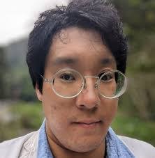 Derrick Hare's Instagram, Twitter & Facebook