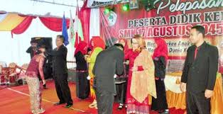 I was born and live on surabaya. Smk Untag Cluring Lepas 576 Siswa Yang Siap Terjun Di Dunia Usaha