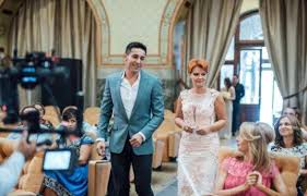 Lia olguţa vasilescu, fostul ministru al muncii, a declarat că guvernarea pnl trebuia să recalculeze trei milioane de dosare de pensie şi nu a fost preşedintele psd craiova, lia olguţa vasilescu, a anunţat, vineri seară, că organizaţia pro românia craiova, în frunte cu preşedintele cătălin resceanu. Lia OlguÈ›a Vasilescu È™i Claudiu Manda NuntÄƒ In Postul PaÈ™telui Rptv Ro