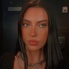 Cassie Neumann's Instagram, Twitter & Facebook