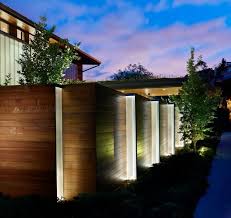 Machen Sie Ihren Gartenzaun Aus Holz Wetterfest Nutzliche Pflegetipps Gartengestaltung Gartenzaun Holz Und Holzzaun