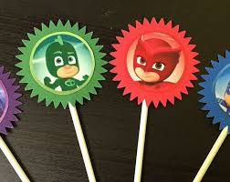 Pijamaskeliler Dogum Gunu Panosundaki Pin